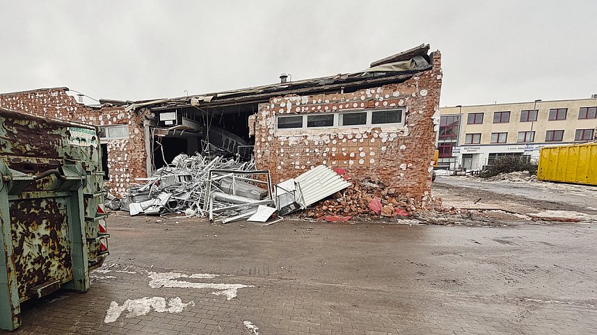 Der alte Rewe-Markt in Salza wird derzeit abgerissen.