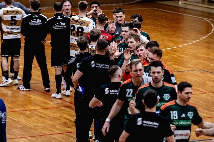 Handball der Spitzenklasse in der Ballspielhalle.