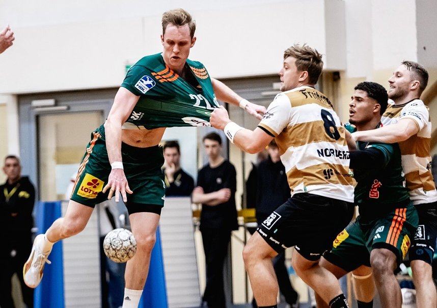 Handball der Spitzenklasse in der Ballspielhalle.
