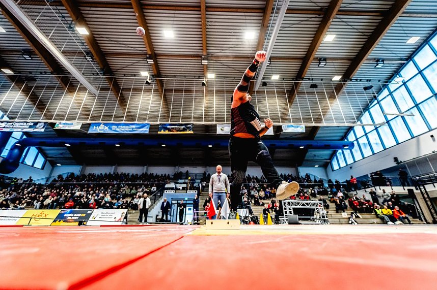 Der M&auml;nnerwettkampf beim 17. Kugelsto&szlig;-Indoor.