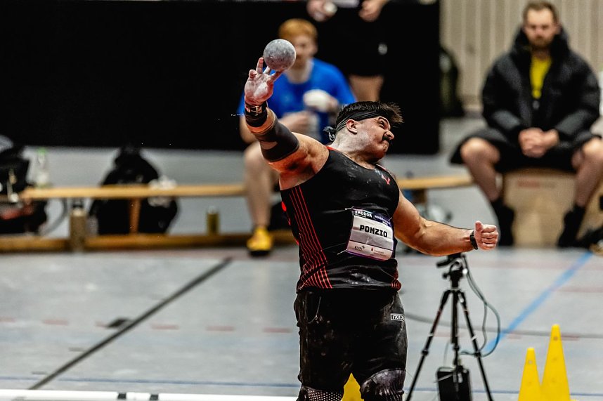 Der M&auml;nnerwettkampf beim 17. Kugelsto&szlig;-Indoor.