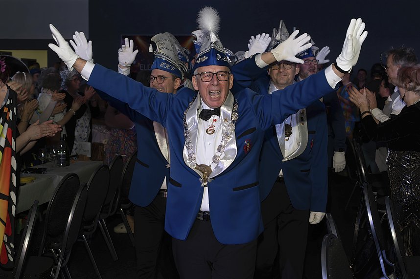 S&uuml;dharzhalle Ellrich kochte beim Auftakt mit neuem Prinzenpaar