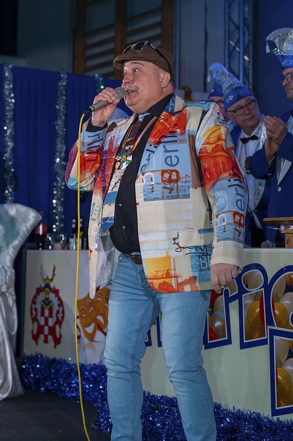 S&uuml;dharzhalle Ellrich kochte beim Auftakt mit neuem Prinzenpaar