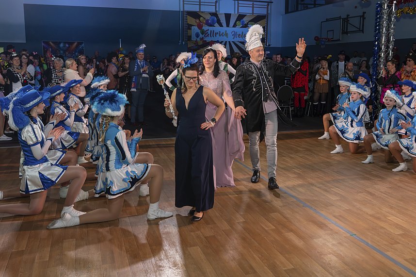 S&uuml;dharzhalle Ellrich kochte beim Auftakt mit neuem Prinzenpaar