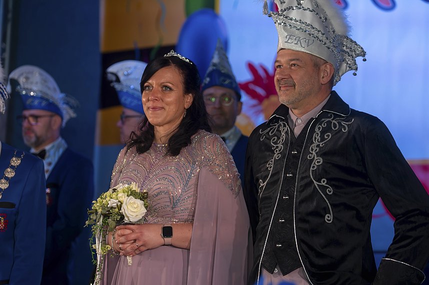 S&uuml;dharzhalle Ellrich kochte beim Auftakt mit neuem Prinzenpaar