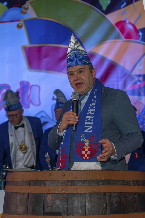 S&uuml;dharzhalle Ellrich kochte beim Auftakt mit neuem Prinzenpaar