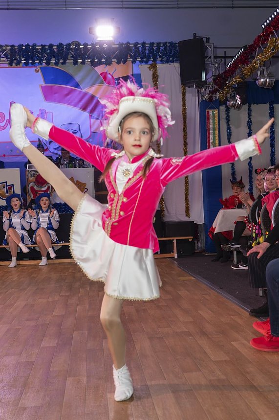 S&uuml;dharzhalle Ellrich kochte beim Auftakt mit neuem Prinzenpaar