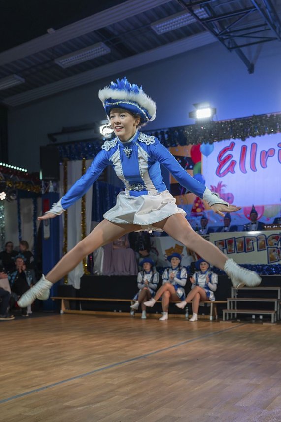 S&uuml;dharzhalle Ellrich kochte beim Auftakt mit neuem Prinzenpaar
