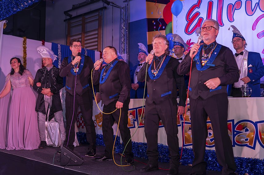 S&uuml;dharzhalle Ellrich kochte beim Auftakt mit neuem Prinzenpaar