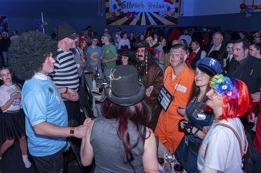 S&uuml;dharzhalle Ellrich kochte beim Auftakt mit neuem Prinzenpaar