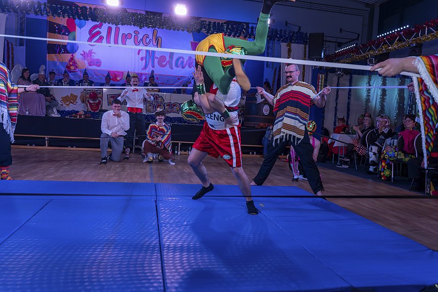 S&uuml;dharzhalle Ellrich kochte beim Auftakt mit neuem Prinzenpaar