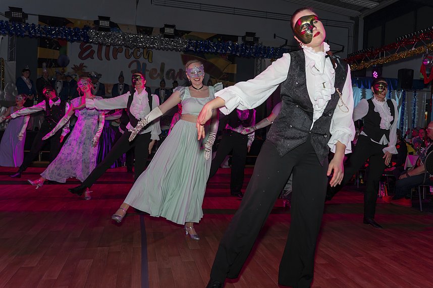 S&uuml;dharzhalle Ellrich kochte beim Auftakt mit neuem Prinzenpaar