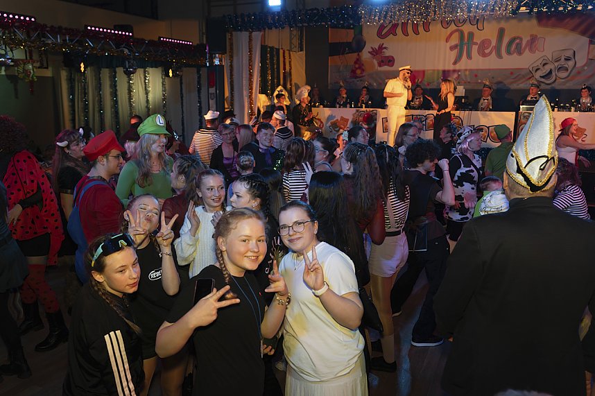 S&uuml;dharzhalle Ellrich kochte beim Auftakt mit neuem Prinzenpaar