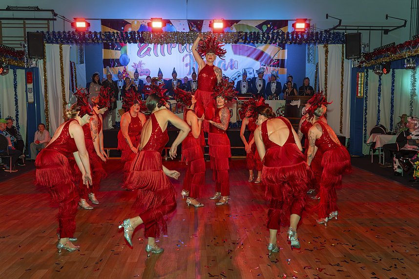 S&uuml;dharzhalle Ellrich kochte beim Auftakt mit neuem Prinzenpaar