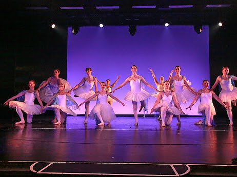 Das Ballettm&auml;rchen Aschenbr&ouml;del, aufgef&uuml;hrt von den Sch&uuml;lerinnen und Sch&uuml;lern des Tanzstudios Radeva. 