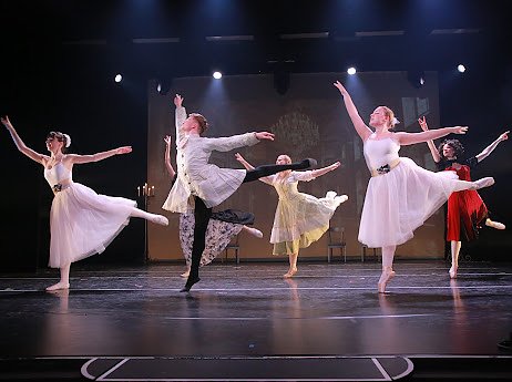 Das Ballettm&auml;rchen Aschenbr&ouml;del, aufgef&uuml;hrt von den Sch&uuml;lerinnen und Sch&uuml;lern des Tanzstudios Radeva. 