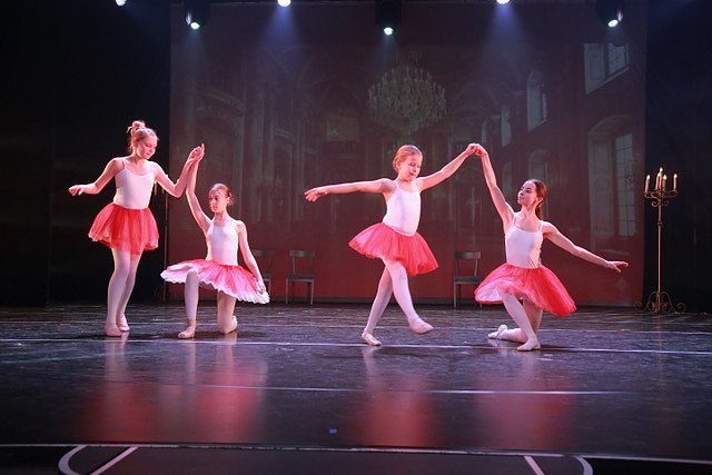 Das Ballettm&auml;rchen Aschenbr&ouml;del, aufgef&uuml;hrt von den Sch&uuml;lerinnen und Sch&uuml;lern des Tanzstudios Radeva. 