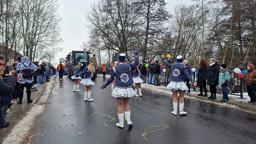 Umzug zum 66. Jubil&auml;um des Krimder&ouml;der Karnevalsclubs