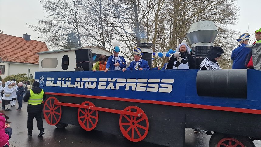 Umzug zum 66. Jubil&auml;um des Krimder&ouml;der Karnevalsclubs