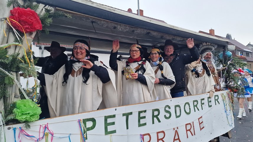 Umzug zum 66. Jubil&auml;um des Krimder&ouml;der Karnevalsclubs