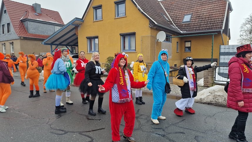 Umzug zum 66. Jubil&auml;um des Krimder&ouml;der Karnevalsclubs