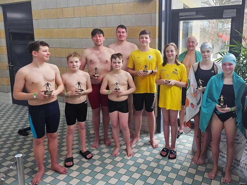 Vier Stunden Schwimmen im Badehaus f&uuml;r den guten Zweck
