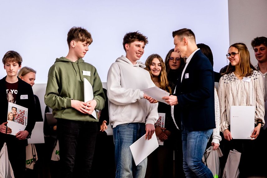 Die Teams des Humboldt-Gymnasiums beim diesj&auml;hrigen Regionalentscheid f&uuml;r "Jugend forscht"