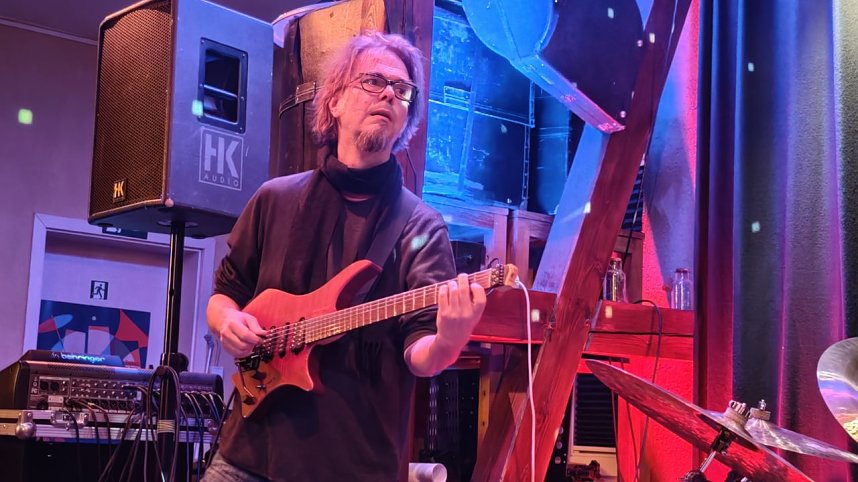 Alex Machacek (Gitarre)