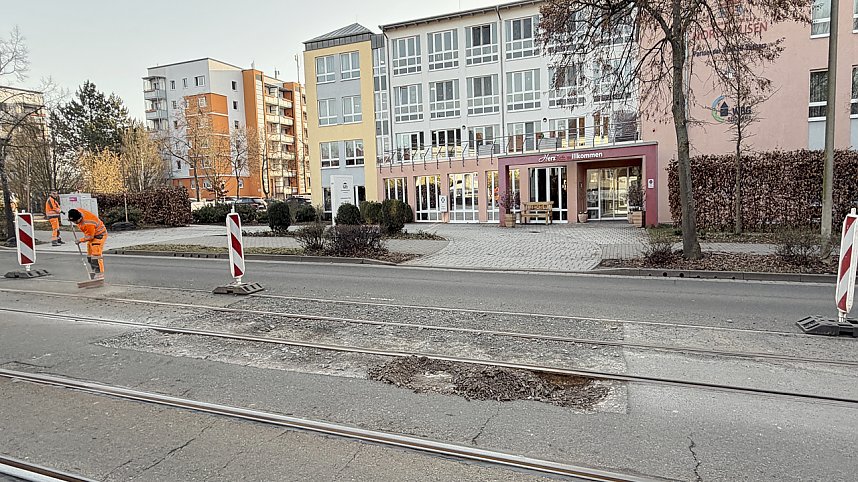 Sanierungsarbeiten am Gleisbett der Stra&szlig;enbahn in Nordhausen Nord