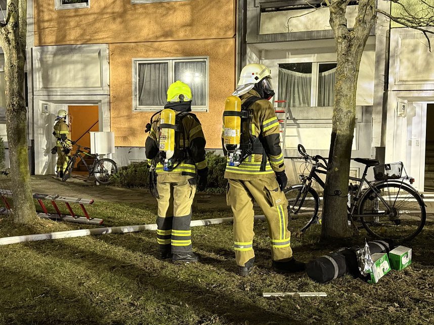 In einem Wohnblock in der Sundh&auml;user Stra&szlig;e war am Donnerstagabend ein Feuer ausgebrochen.