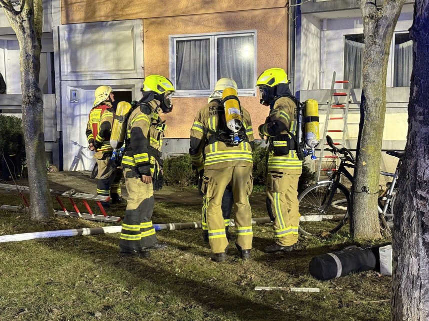 In einem Wohnblock in der Sundh&auml;user Stra&szlig;e war am Donnerstagabend ein Feuer ausgebrochen.