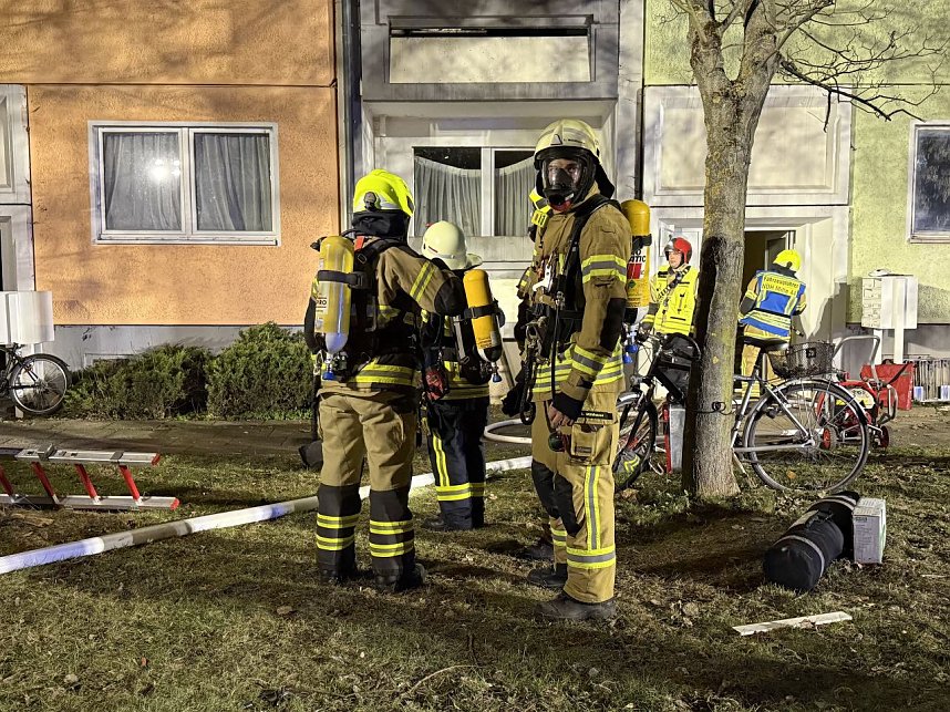 In einem Wohnblock in der Sundh&auml;user Stra&szlig;e war am Donnerstagabend ein Feuer ausgebrochen.