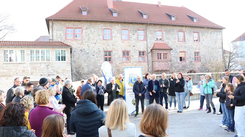 Insgesamt 39 Vereine konnten sich Dank der Benefiz-Aktion der Lions und Rotarier &uuml;ber Geldgeschenke freuen