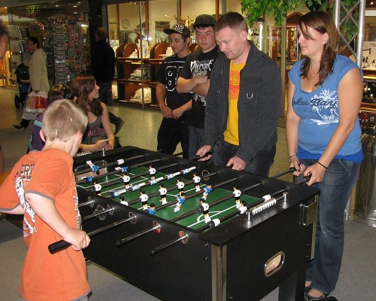 Kickern in der Galerie