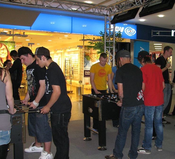 Kickern in der Galerie