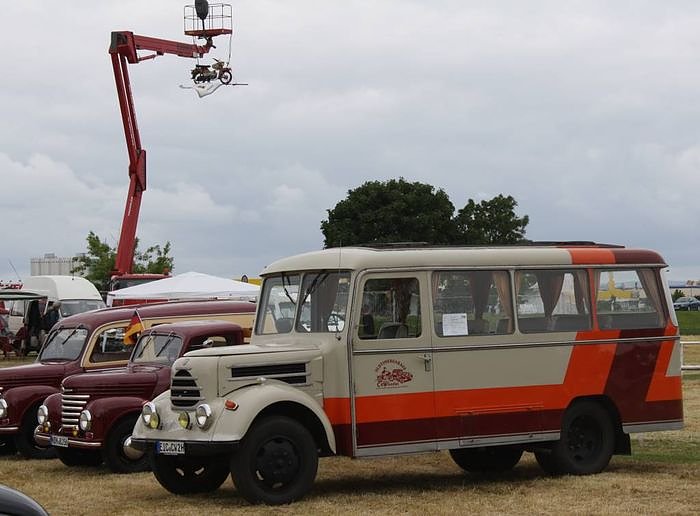 Oldtimer auf dem Scheunenhof