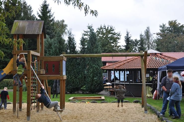"Vielfalt tut gut" - Stra&szlig;enfest beim Falken
