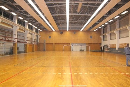 Arbeitseinsatz in der Halle