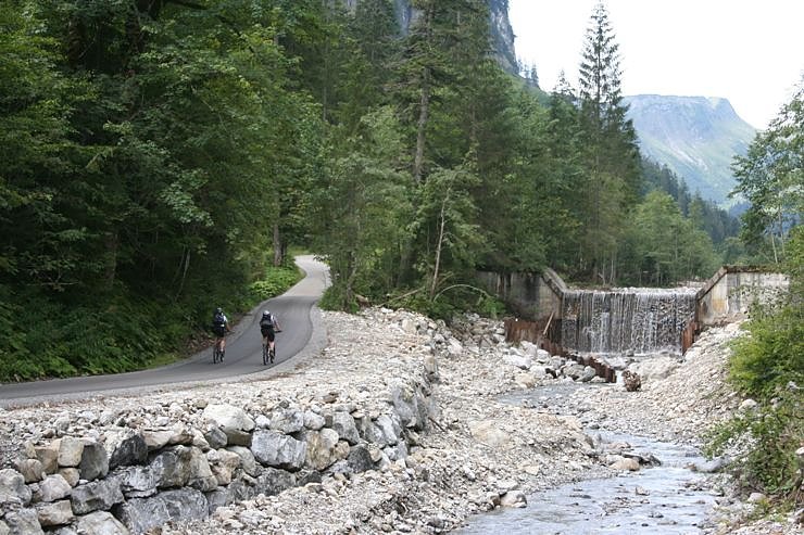 hinauf zum Schrofen Pass