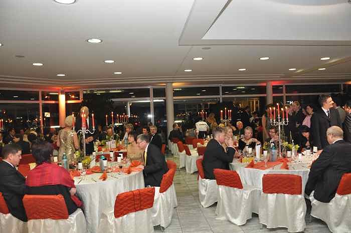 &Auml;rzte- und Apothekerball im Autohaus Peter