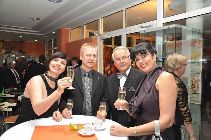 &Auml;rzte- und Apothekerball im Autohaus Peter