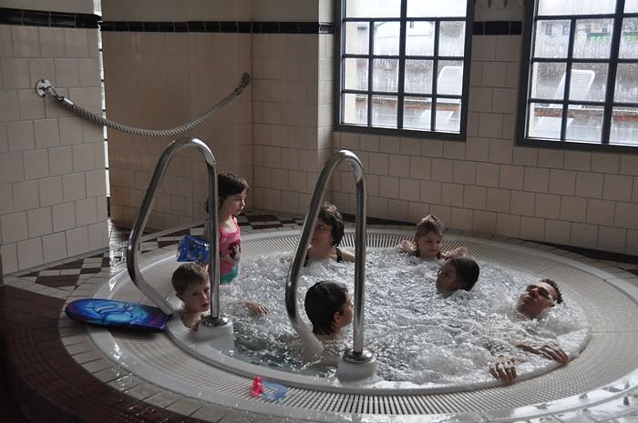 Mega Poolparty im Badehaus