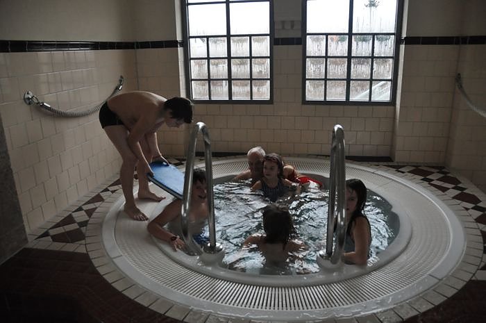 Mega Poolparty im Badehaus