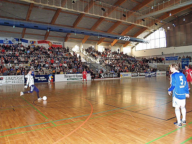 Fussball unterm Hallendach