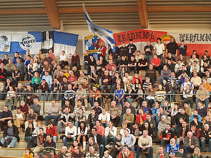 Fussball unterm Hallendach