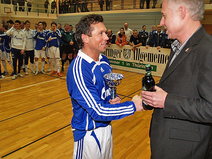 Fussball unterm Hallendach