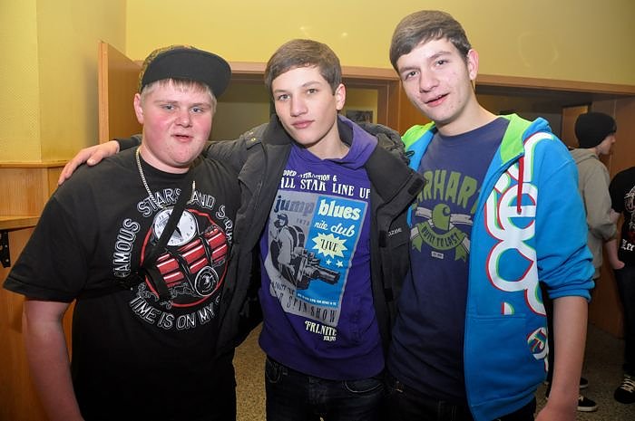 Coole Junge Party im Klubhaus