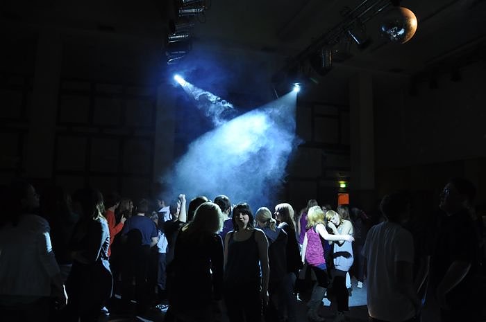 Coole Junge Party im Klubhaus