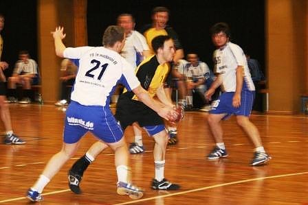 Spitzenspiel in der Ballspielhalle