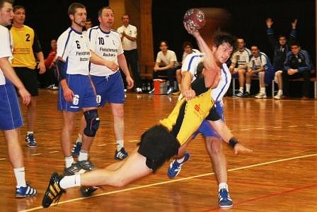 Spitzenspiel in der Ballspielhalle